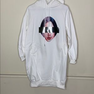 🌷TAOYIN sWEATSHIRT🌷WHITE Size MED